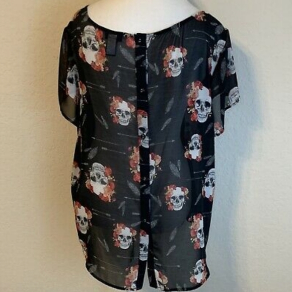 Torrid skull open back size 2 - Picture 3 of 3